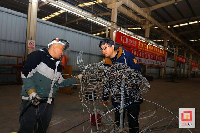从平凡裁缝到国际舞台：自贡彩灯工匠的华丽转身