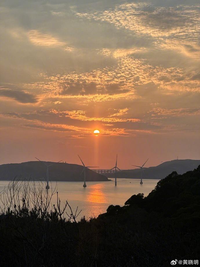 4. 黄晓明分享日落美景，赌债传闻虽暂息猜疑仍在