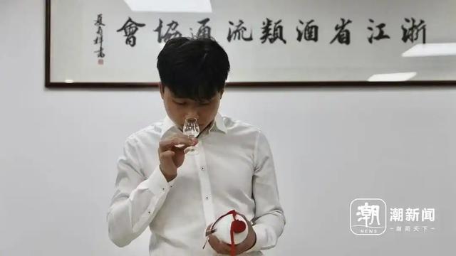 假茅台公然叫卖，消费者如何避雷？ 揭秘假茅台产业链，一瓶一码防伪为何失灵？