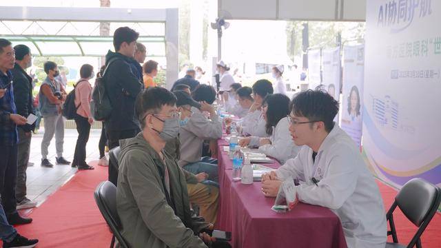 南方医院青光眼义诊：守护视力，共抗“视力小偷” 警惕“视力小偷”！南方医院青光眼义诊超200人次