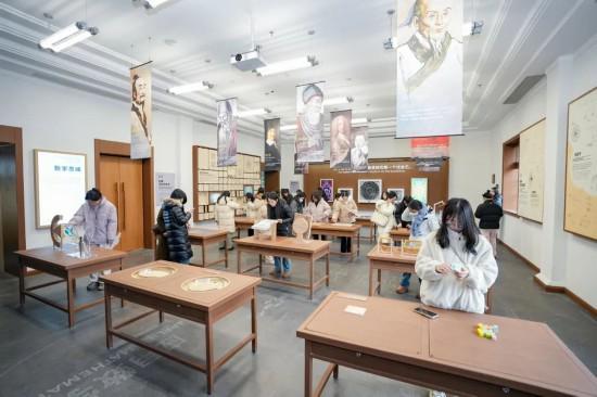 走进合肥蜀山科技盛宴：战新产业研学点燃创新激情，蜀山区“战新观学”首秀：公务员与科技工作者感受科技魅力