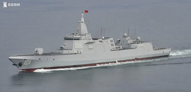 北部战区海军南昌舰黄海实战多科目训练之旅，南昌舰黄海海域：实战化训练，全方位提升作战能力