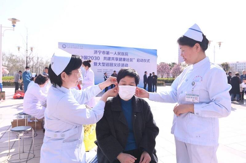 免费健康服务送到家，济宁市一院助力健康社区建设，济宁市一院开启健康社区巡回义诊，优质医疗走进百姓家