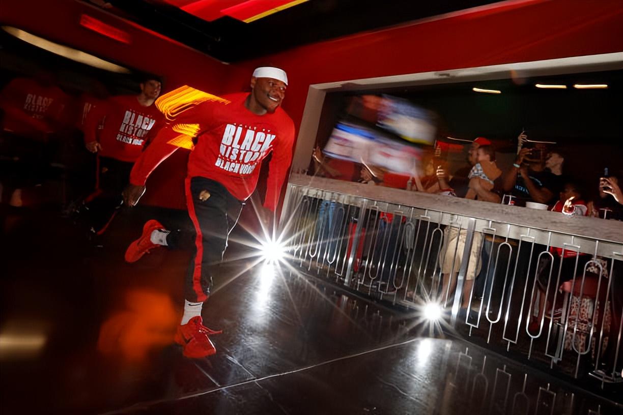 NBA常规赛：国王胜火箭，火箭人员使用引争议