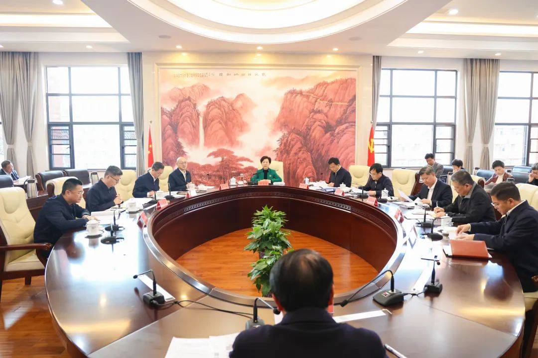 市委财经委第十次会：乘势而上推动经济高质量发展
