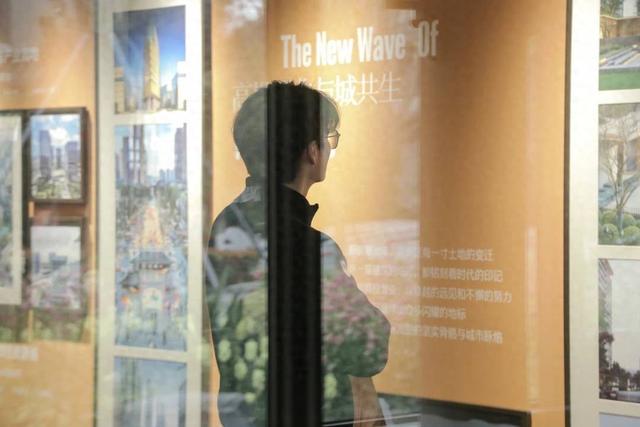 成都高新区铁像寺水街，艺术联展带你领略多元美学