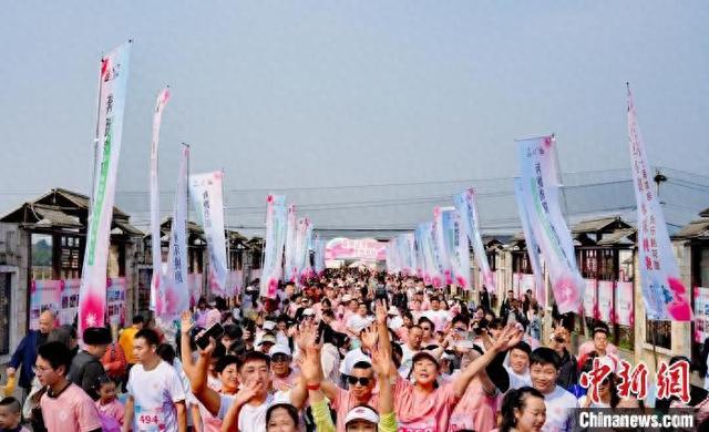 贵阳“桃花跑”：开启春日健康生活新方式