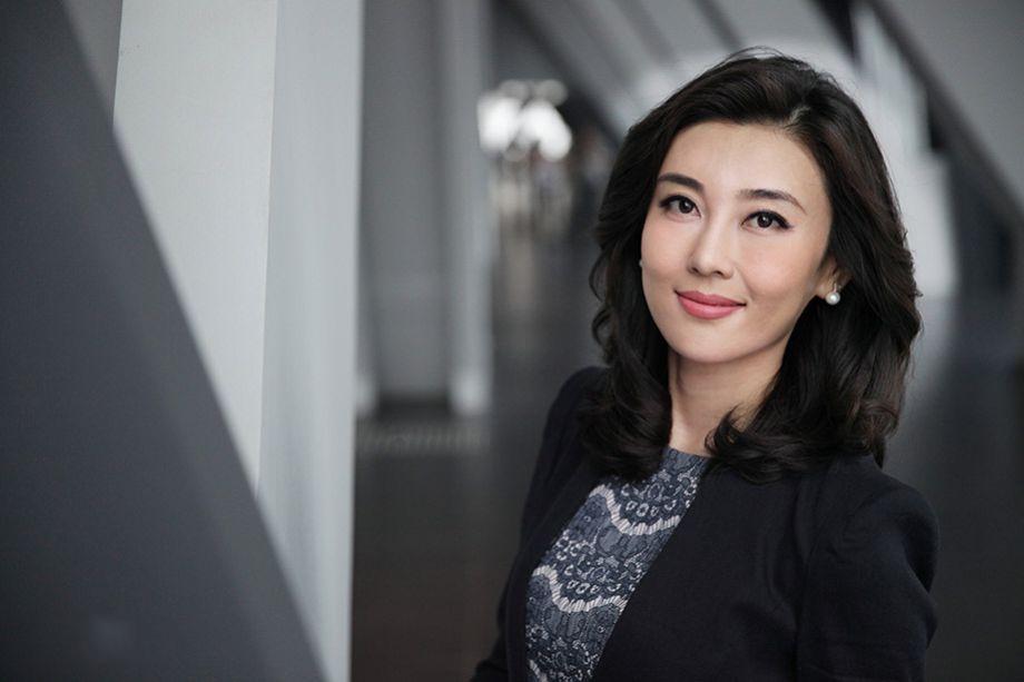 李红：不向命运低头，央视主持的传奇之路