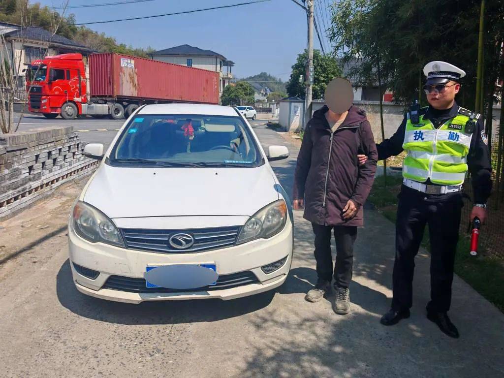 杭州父子酒驾“双双落网”，敲响安全警钟，父子酒驾同被查，酒驾危害引深思