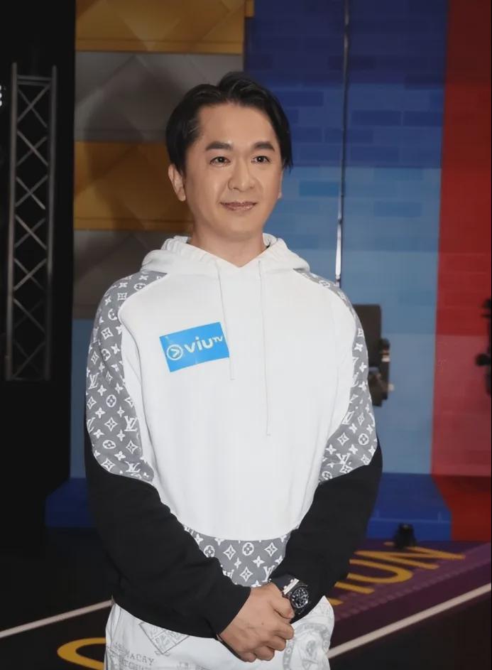 58岁邓兆尊：远离娱乐圈，别样感情生活引关注