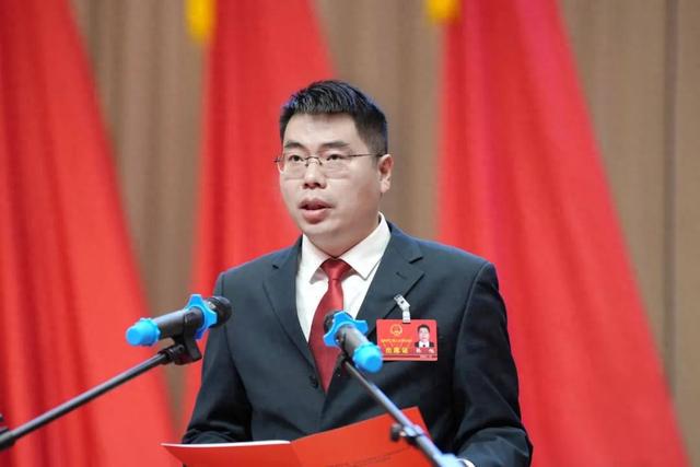 荆州市委常委韩旭率队义务植树，履历揭秘