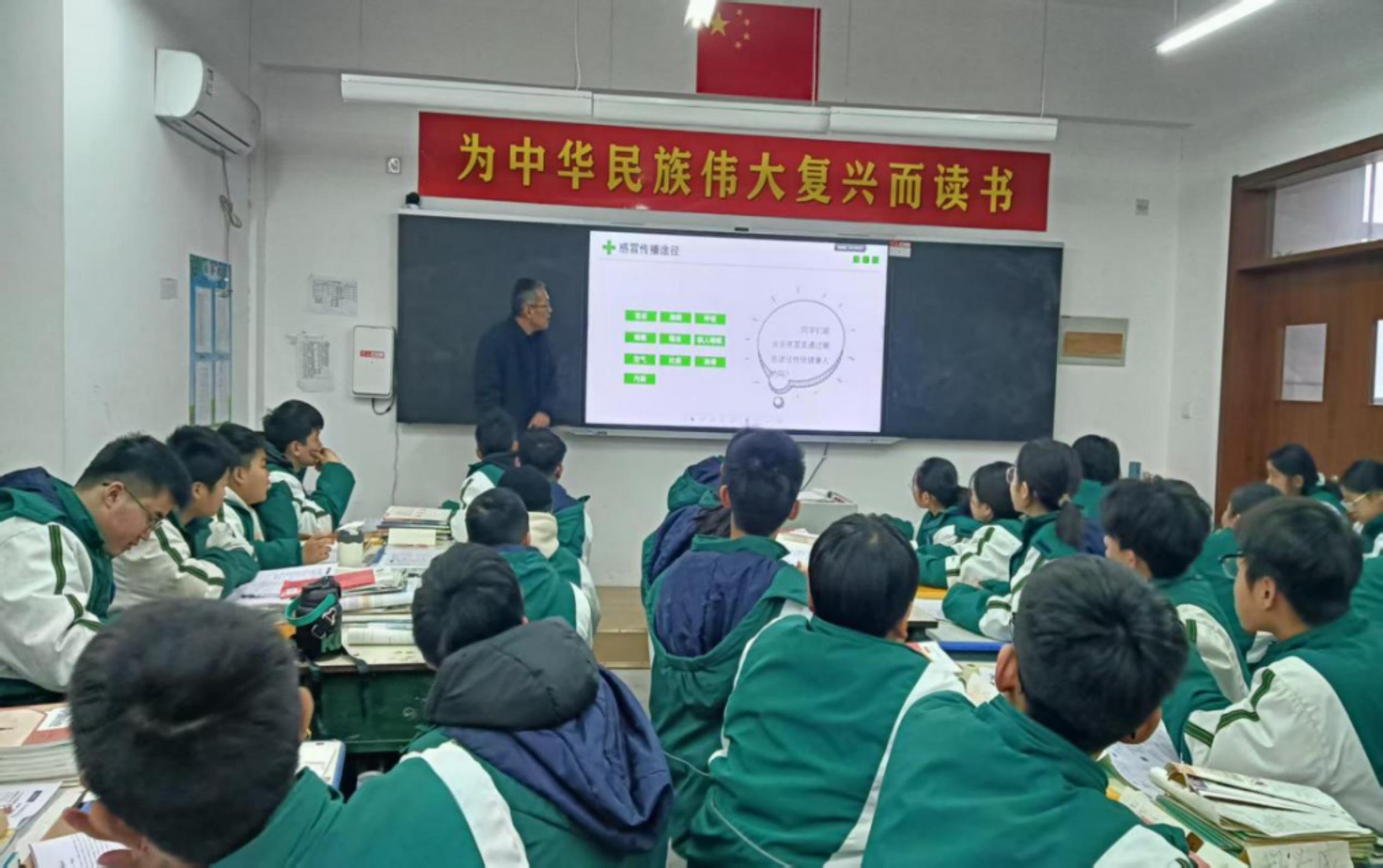 以爱之名，鄄城十二中筑牢校园健康防线，鄄城十二中春季主题班会：用知识编织健康防护网