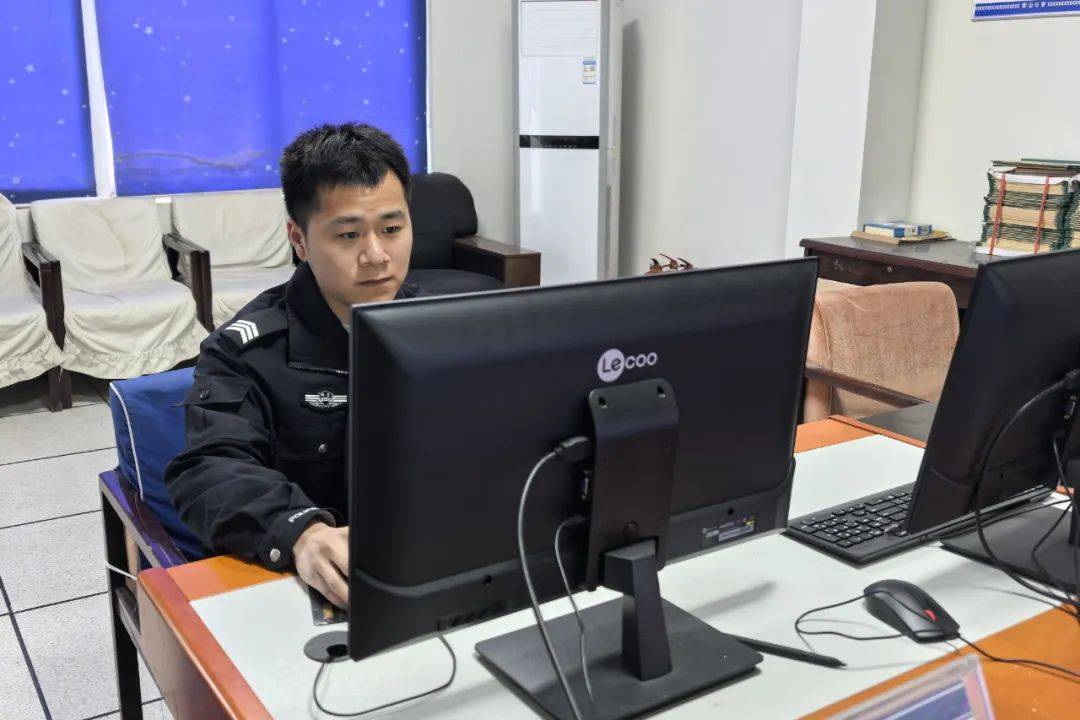 三年辅警生涯，杜云龙为老人找回“生命病历袋”