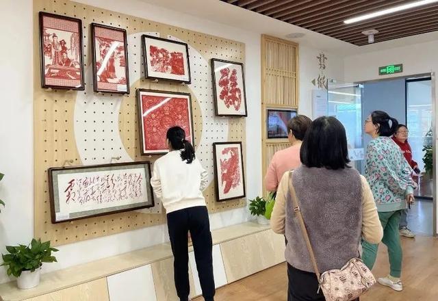 徐汇康健街道：打造全龄友好的学习型社区典范
