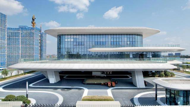 邛崃“立园满园”行动：超百亿投资助力产业与城市双升级，邛崃一季度产业项目签约投运，百亿投资开启发展新篇