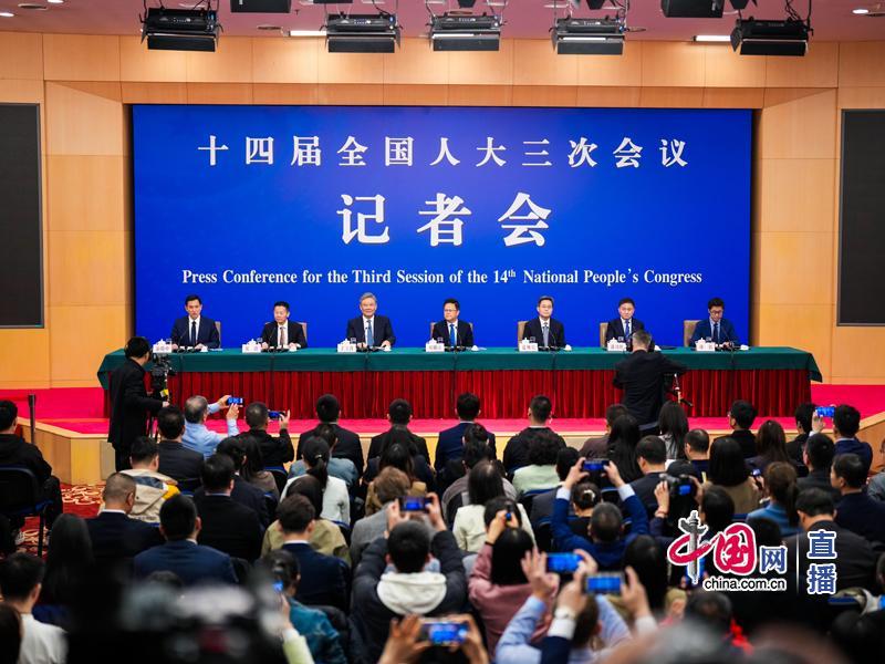 央行助力科技创新：再贷款政策调整新动向 全国人大会议：金融支持科创，再贷款政策迎新变