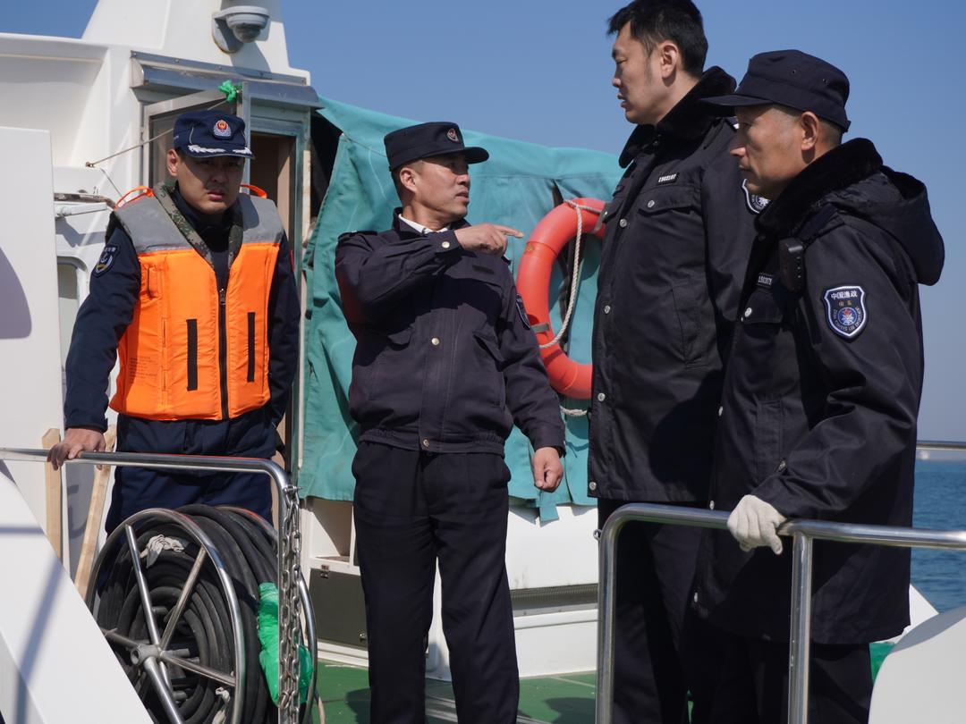 胶州湾执法亮剑：守护渔业资源，严打违规捕捞