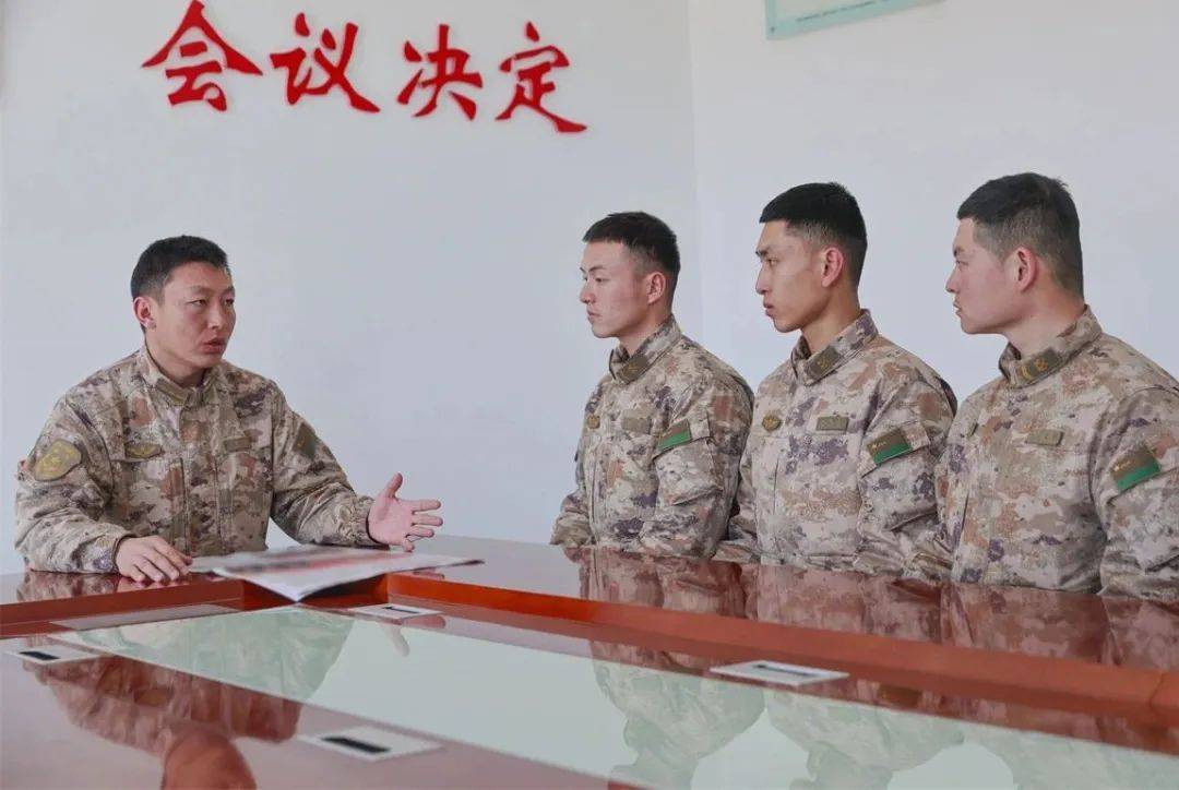 聚焦两会，第80集团军某旅营造浓厚学习氛围促强军