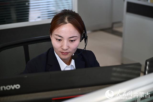 探秘中国铁路12306服务中心的女性工作者们