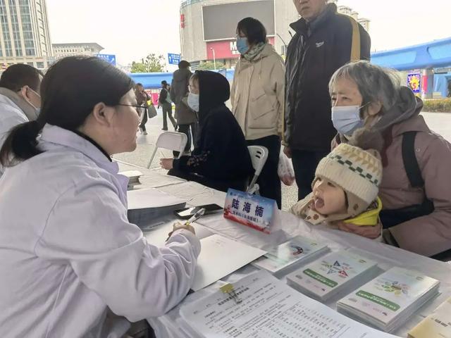 学雷锋纪念日：杨浦医联体义诊，专家免费送健康