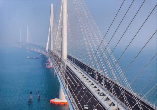 两会聚焦：创新浪潮下的产业新图景