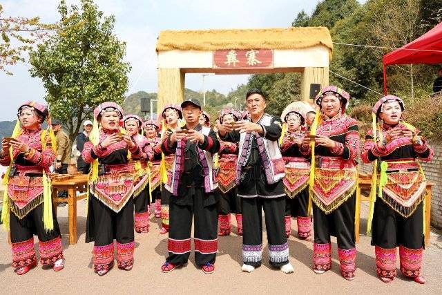 赏东山杜鹃花海，品彝家特色风情——2025文化旅游消费推广周启幕 曲靖麒麟东山万亩杜鹃文化旅游周，邀您开启春日浪漫之旅