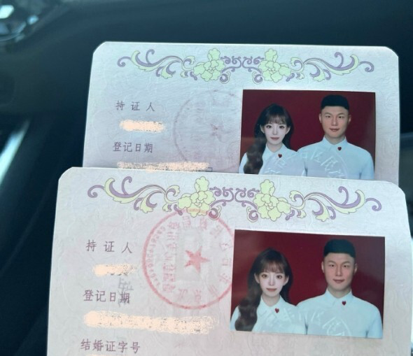 方昊步入婚姻殿堂，未来赛场能否再展风采？ 25岁国脚方昊领证结婚，爱情事业双丰收！
