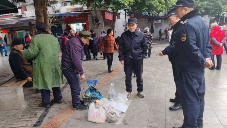 木洞镇农贸市场大变样：城管执法与多方协作的成果，木洞镇：农贸市场整治见成效，居民“菜篮子”拎得更放心