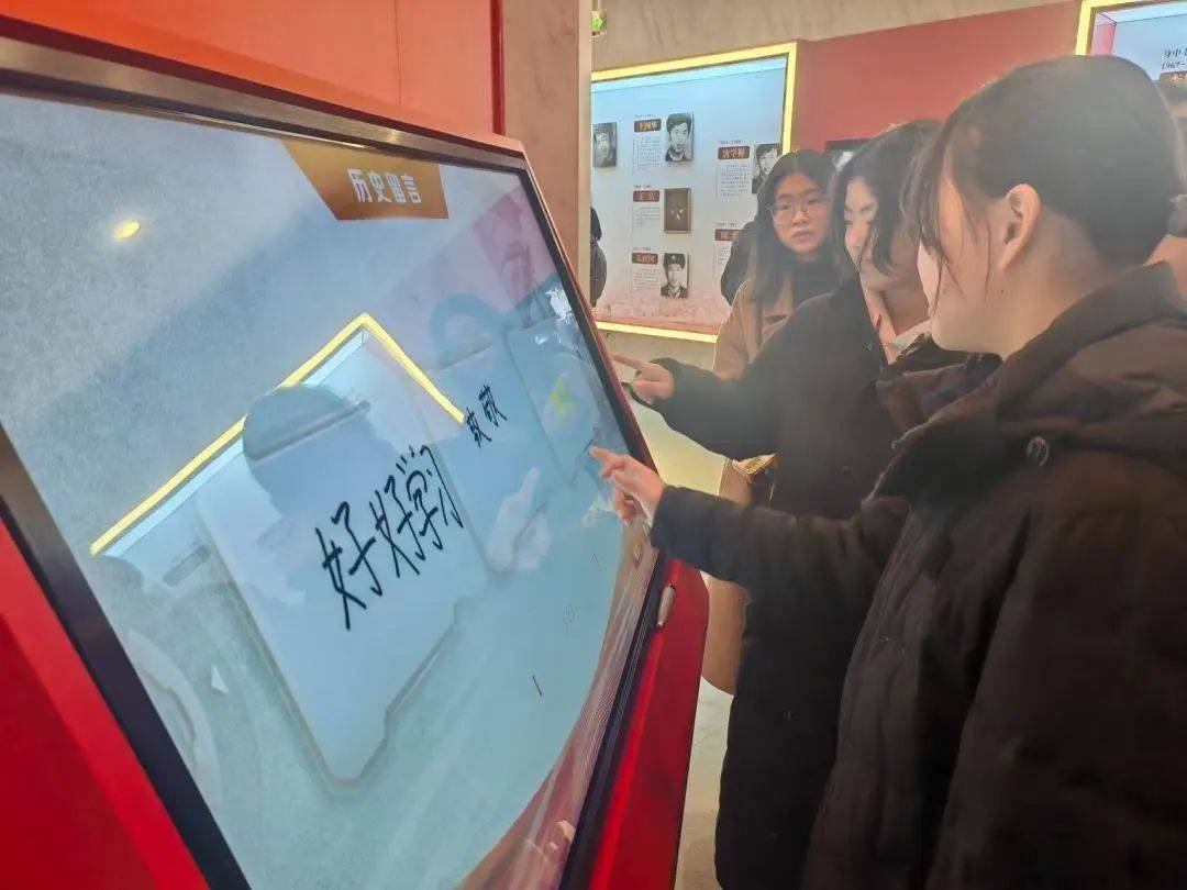 清明时节，嘉兴少体校师生缅怀先烈共赴新征程，嘉兴少体校清明祭先烈，学子汲取前行力量