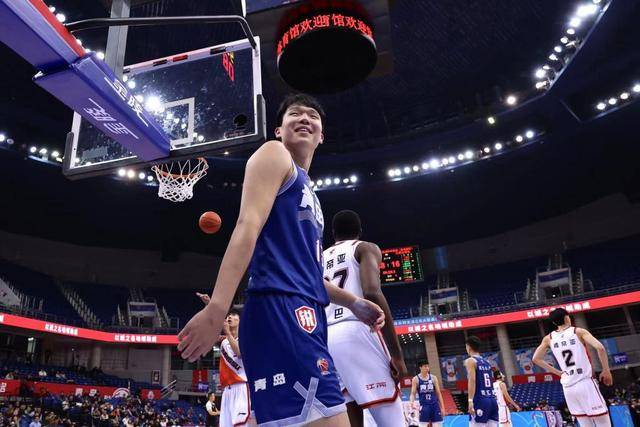 3月31日CBA常规赛结束，青岛男篮大胜，季后赛形势初现