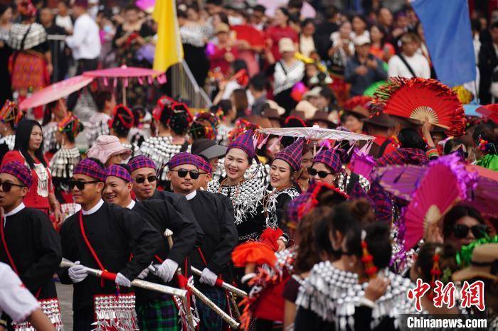 2025年瑞丽目瑙纵歌，各族民众共舞边境欢歌，走进2025瑞丽目瑙纵歌，感受各族民众的节日热情