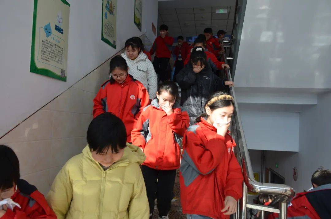 一场精彩的“消防大餐”，万全区四小师生收获满满