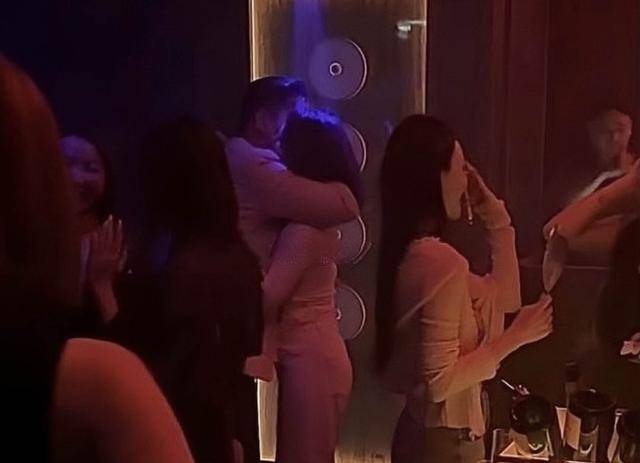 胡杏儿老公夜店狂欢照片曝光，网友质疑其“好男人”人设