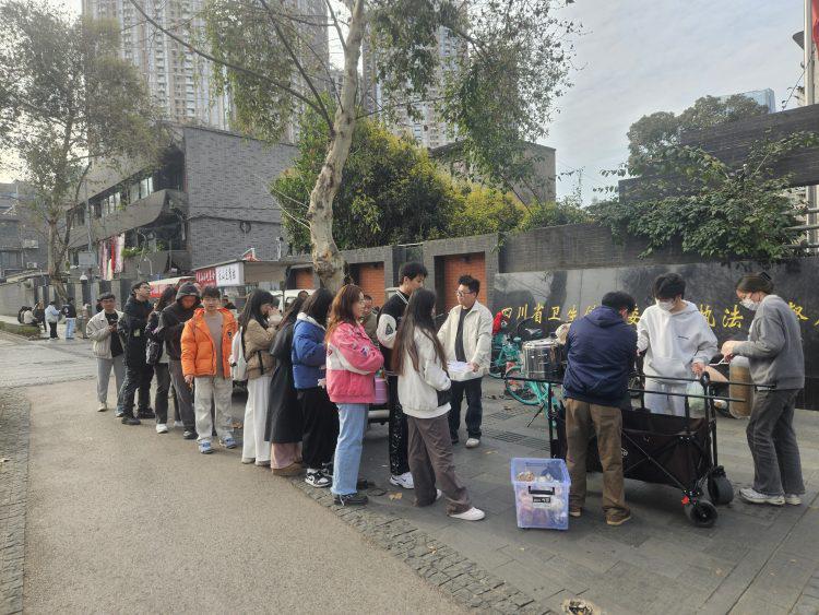从名校学子到摆摊达人，费宇的别样人生之路，费宇：从科研困境到摆摊成就自我