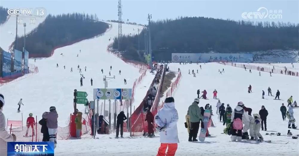 3亿人参与冰雪运动，世界冰雪产业格局因中国而变，冰雪季近尾声，河北崇礼冰雪运动热情依旧高涨