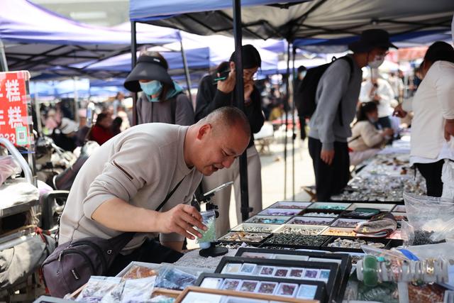 东海水晶闪耀，引领县域经济新发展！，探秘东海水晶产业：从石头到全球商机！