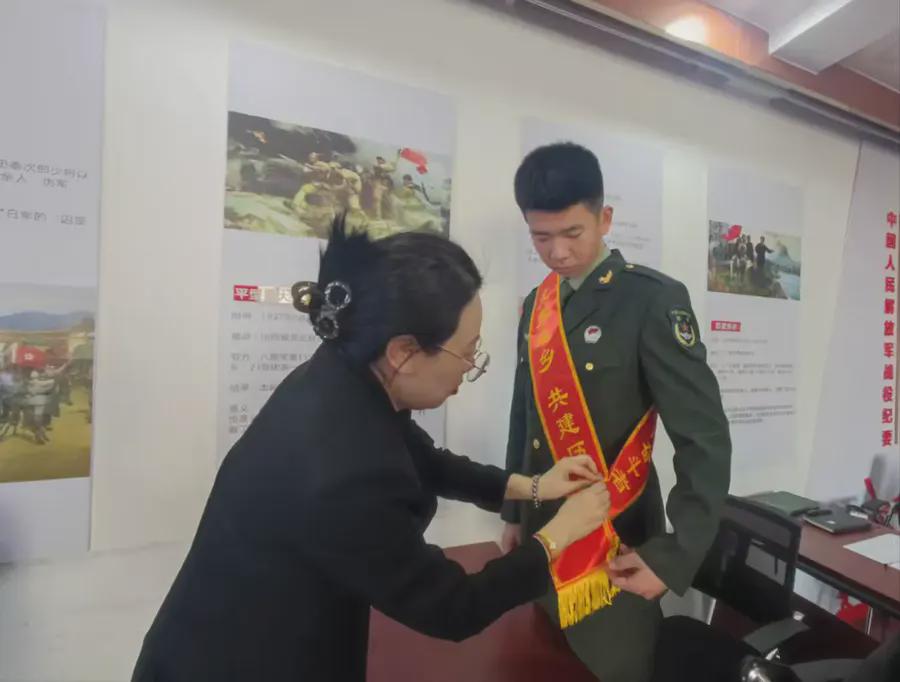 历城区用暖心仪式和培训迎接2025年春季退役士兵返乡 历城区为2025年春季退役士兵举办欢迎仪式与适应性培训