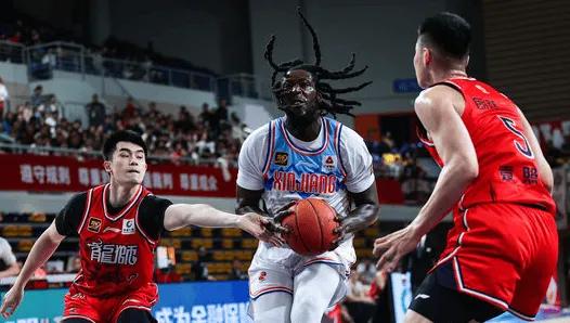 CBA焦点战：新疆双杀广州，哈雷尔状态回升成绝对核心