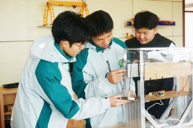 “双减”之下，巩义二高如何为科学教育注入新活力？ 巩义二高：以科技创新教育，在“双减”中做好科学教育加法