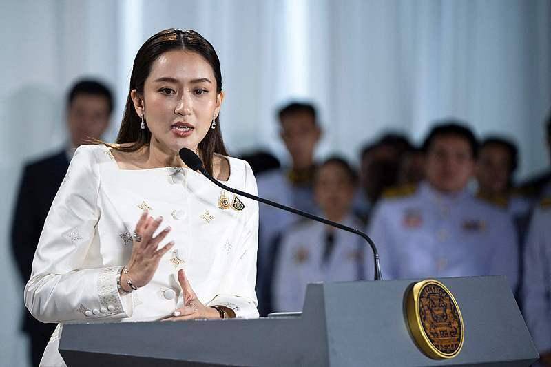 泰国国会下议院否决对佩通坦的不信任动议，总理表态积极前行，泰国总理佩通坦经受不信任考验，承诺继续为民众服务