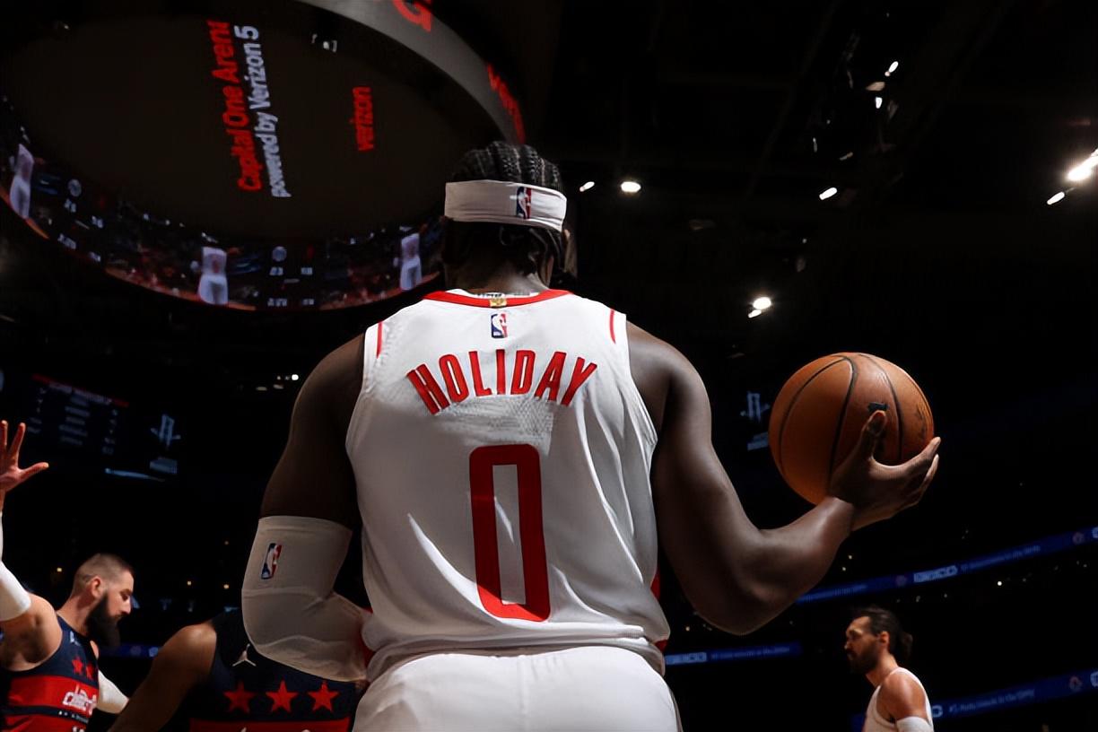 NBA常规赛：国王胜火箭，火箭人员使用引争议
