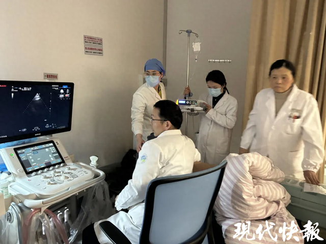 三胎宝妈忽视产检，全身水肿血压爆表，医院抢救诞下健康男婴