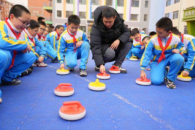 吉林市丰满区英语实验小学：以特色社团促进学生综合素质提升，吉林市丰满区英语实验小学校：特色社团助力学生成长