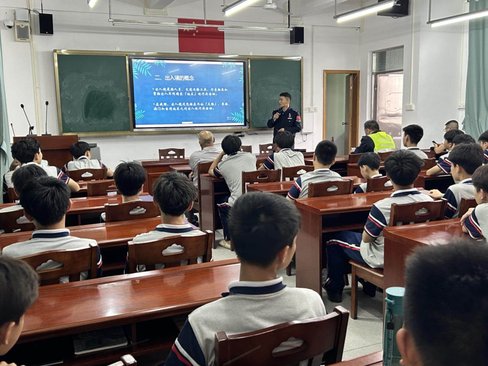 台山多部门携手，为赤溪中学学生开展精彩普法宣传，赤溪中学迎来普法活动，助力青少年法治成长
