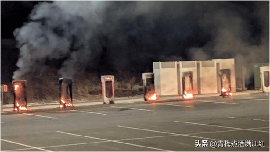 美国U型锁砸车背后：极端民粹与西方文明真相，美国U型锁事件：公知沉默与中美家国概念的天壤之别