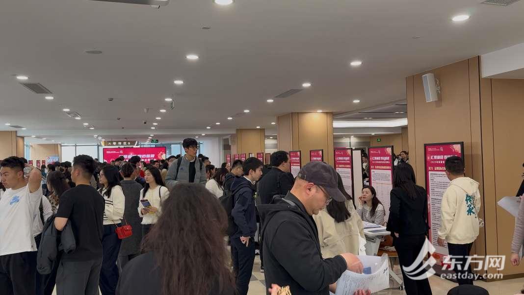 上海2025新春首场招聘会：人才汇聚，创新招聘模式，上海新春招聘会：就业新景象，从传统到智能