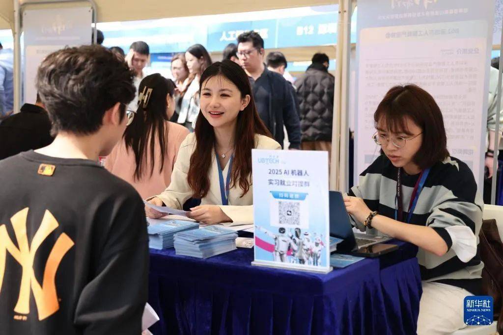 AI 热潮席卷招聘市场，企业不惜重金争夺人才！，这个春天，AI 人才成“香饽饽”，薪资待遇一路狂飙！
