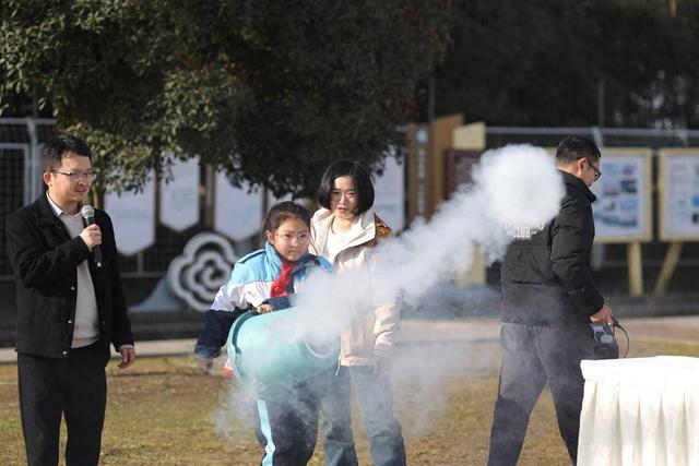 彭州实验小学气象研学游，为防灾减灾知识“充电”