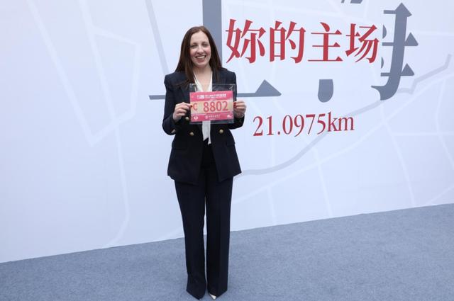 2025上海女半马将至，看女跑者的风采与期待 2025上海女半马装备领取开启，女跑者活力满满