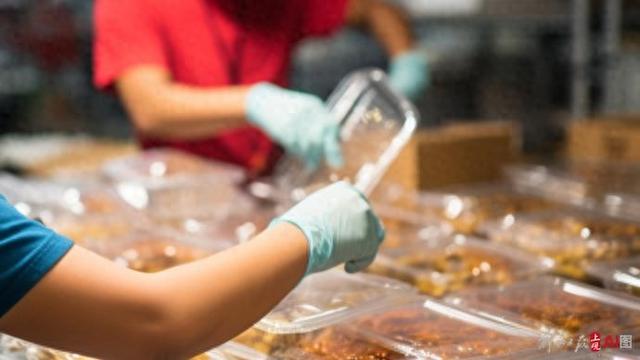 点外卖风险重重，自己做饭才是健康之道？，外卖行业乱象丛生，如何守护我们的餐桌安全？